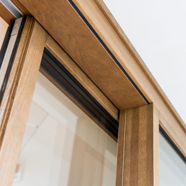 Showroom dettagli scorrevole legno