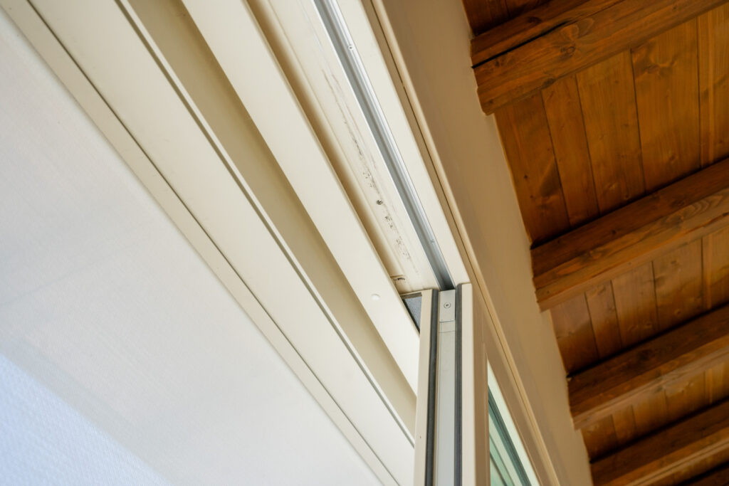Casa a Passirano - Serramenti Evo 70 in Abete Laccato