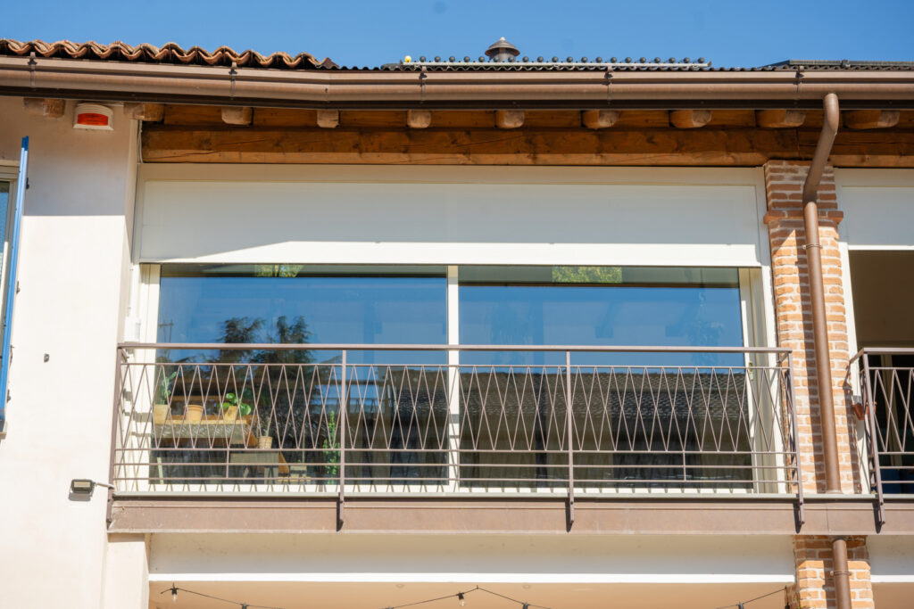 Casa a Passirano - Serramenti Evo 70 in Abete Laccato