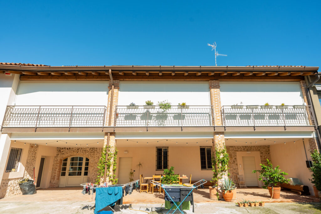 Casa a Passirano - Serramenti Evo 70 in Abete Laccato